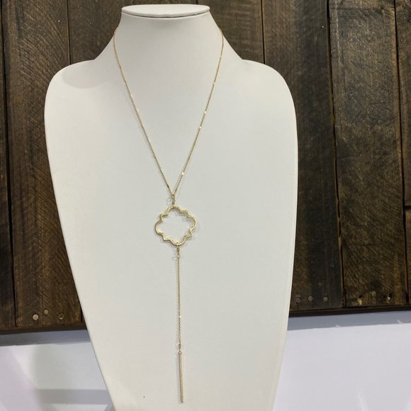 Quatrefoil Shape Gold Necklace - Picture 1 of 2